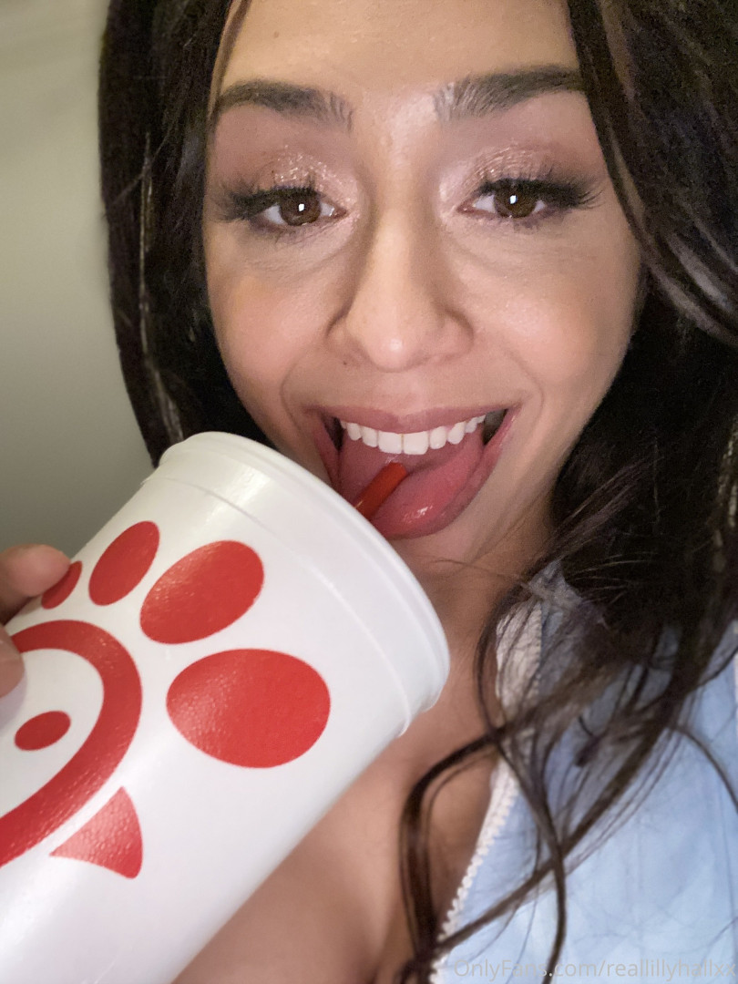 Photo by reallillyhallxx published on August 17,2023 06:04:36 - BestThots