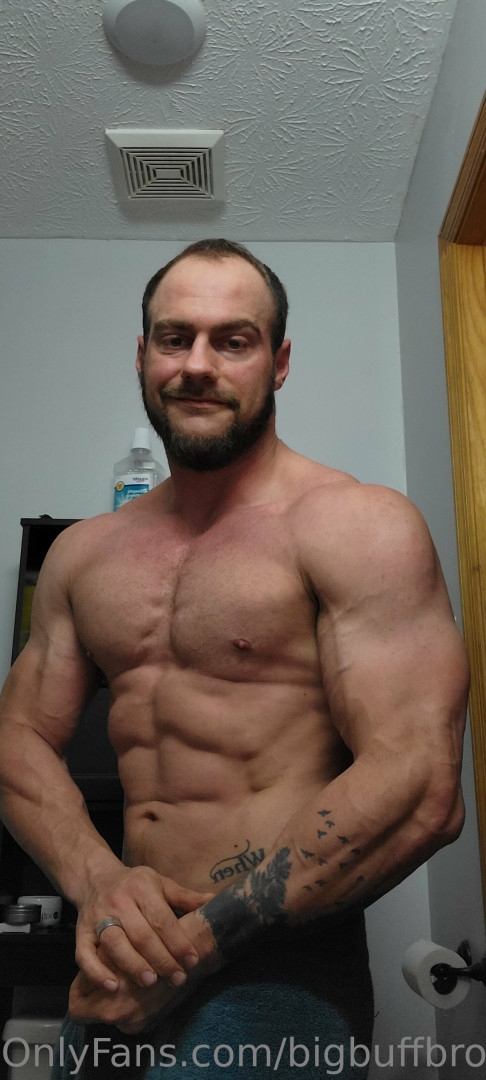 Photo by bigbuffbrock published on December 10,2023 21:48:26 - BestThots