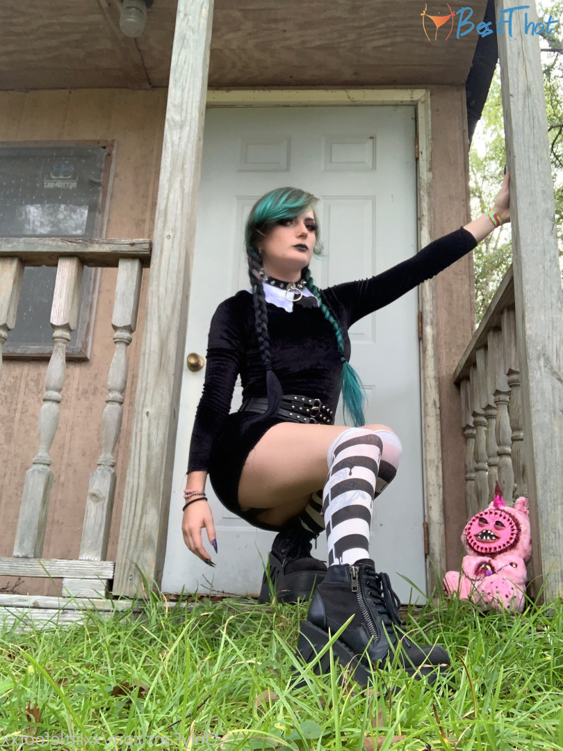 Photo by xxlittlefootxx published on December 20,2024 21:07:31 - BestThots