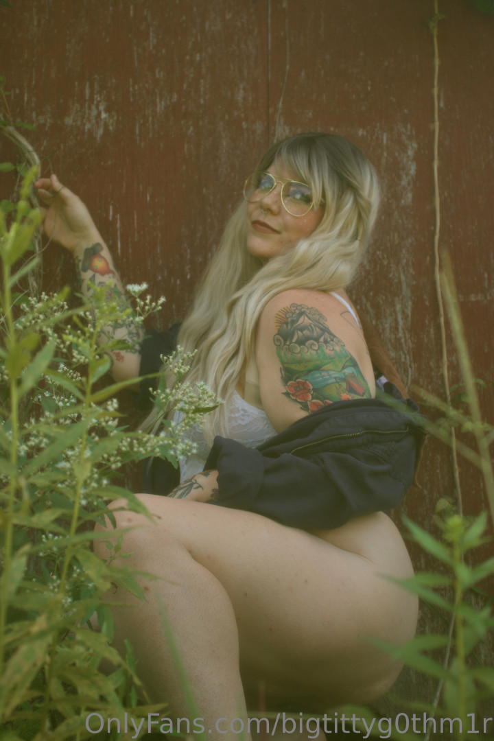 Photo by bigtittyg0thm1r published on August 2,2023 15:20:20 - BestThots
