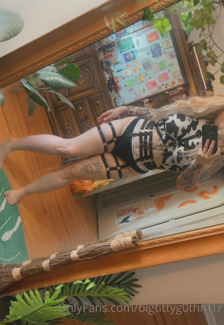 Photo by bigtittyg0thm1r published on August 2,2023 15:21:34 - BestThots