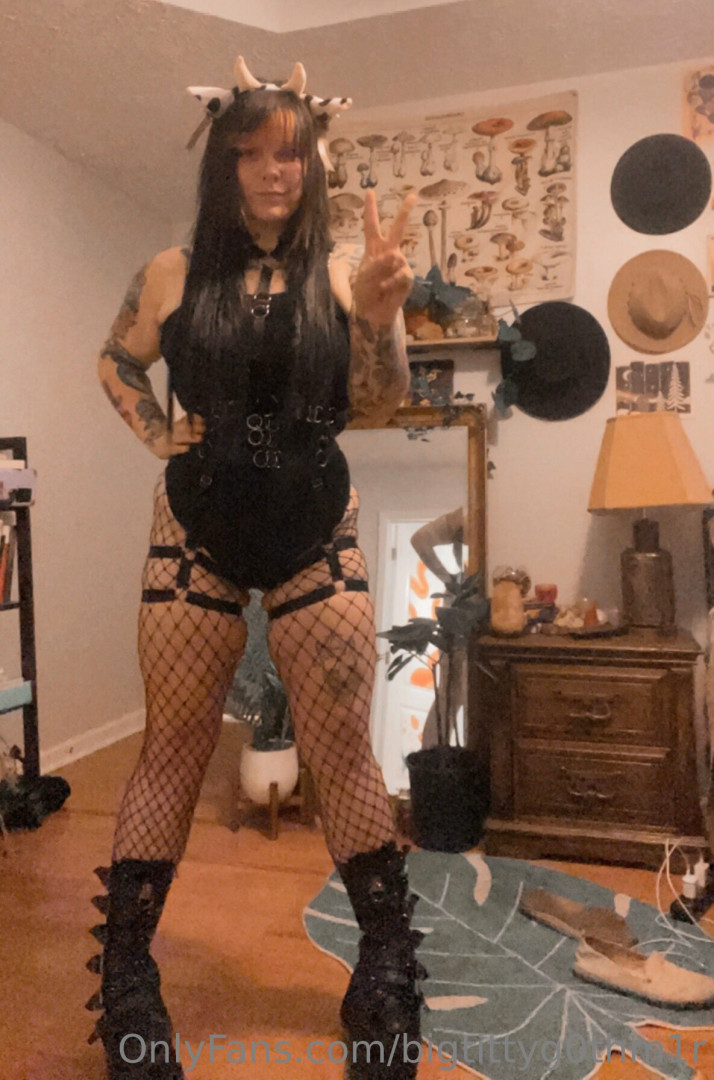 Photo by bigtittyg0thm1r published on August 2,2023 15:21:58 - BestThots