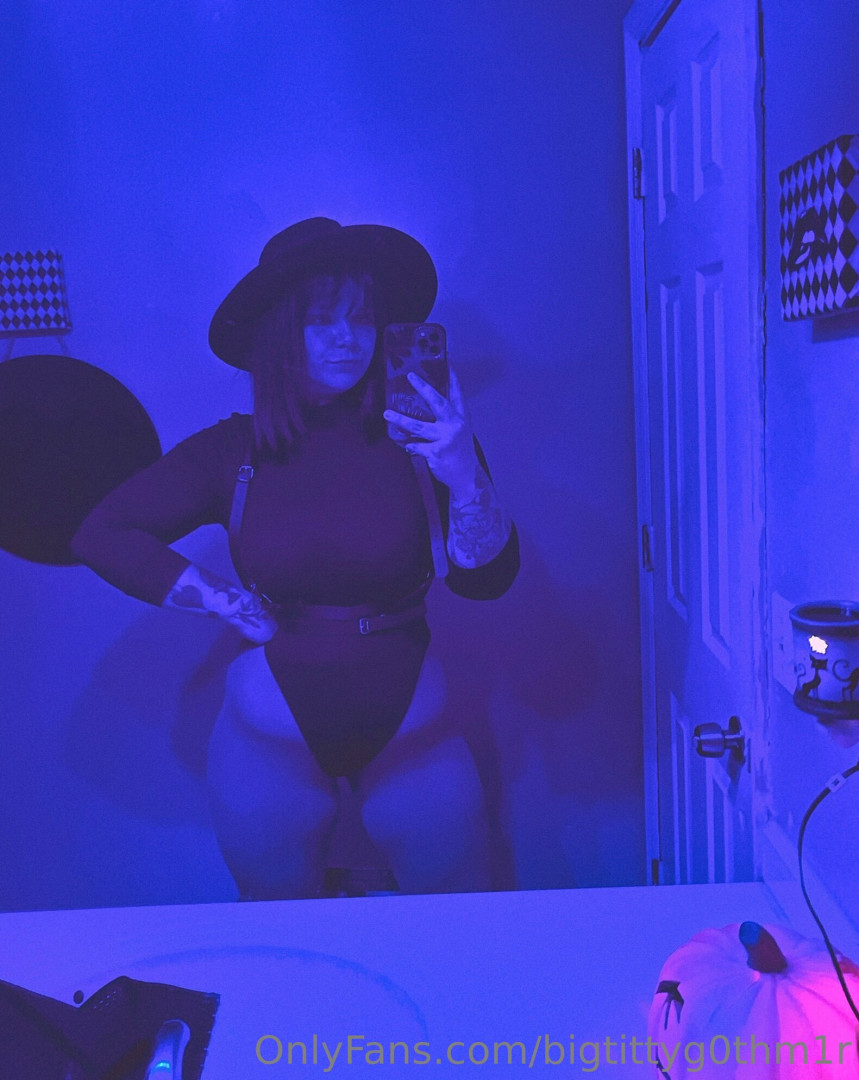Photo by bigtittyg0thm1r published on August 2,2023 15:22:48 - BestThots