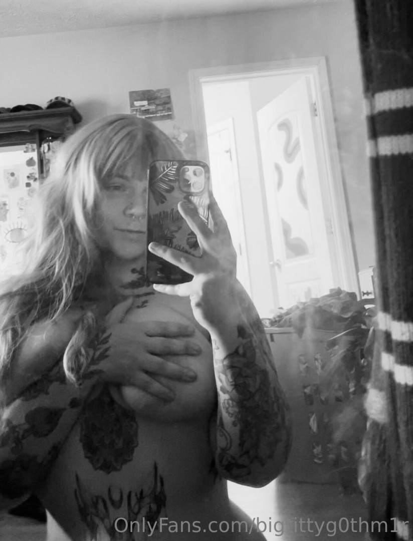 Photo by bigtittyg0thm1r published on August 2,2023 15:24:08 - BestThots