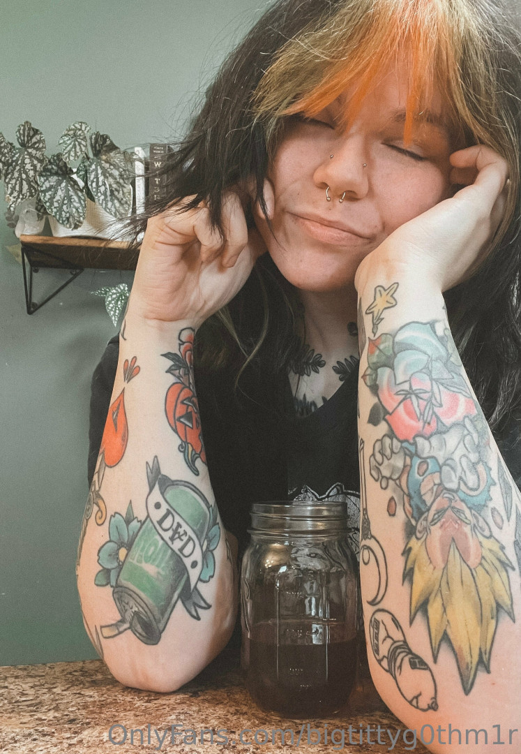 Photo by bigtittyg0thm1r published on August 2,2023 15:24:18 - BestThots