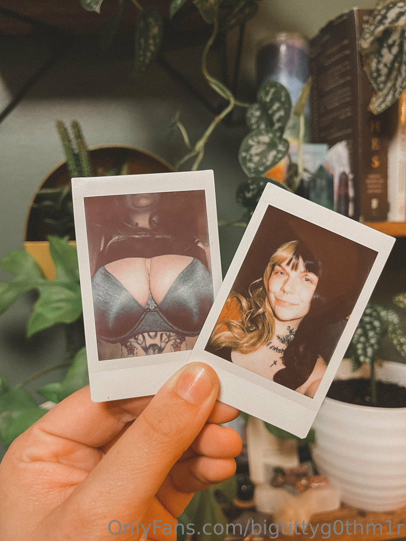 Photo by bigtittyg0thm1r published on December 11,2023 10:56:41 - BestThots