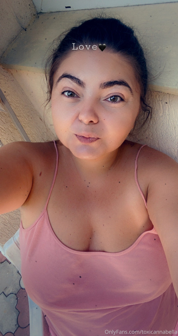 Photo by toxicannabella published on June 4,2023 05:59:37 - BestThots