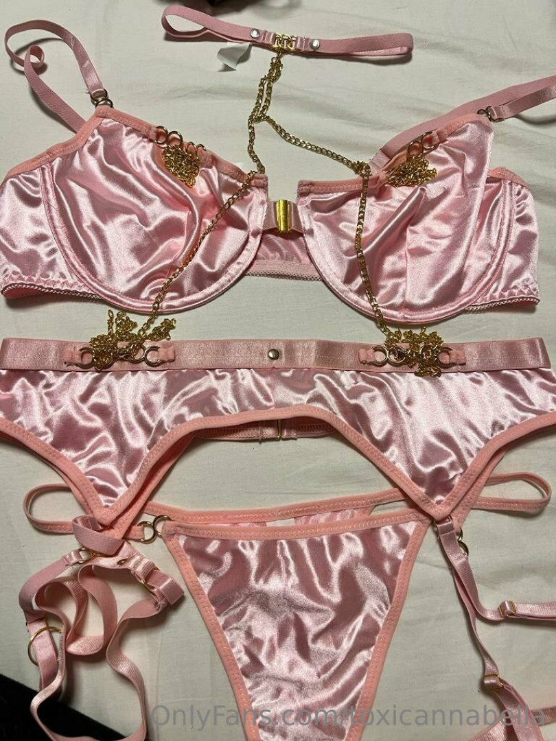 Photo by toxicannabella published on June 4,2023 06:04:22 - BestThots