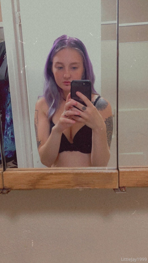 Photo by alyxxxgoth published on October 16,2023 12:00:55 - BestThots