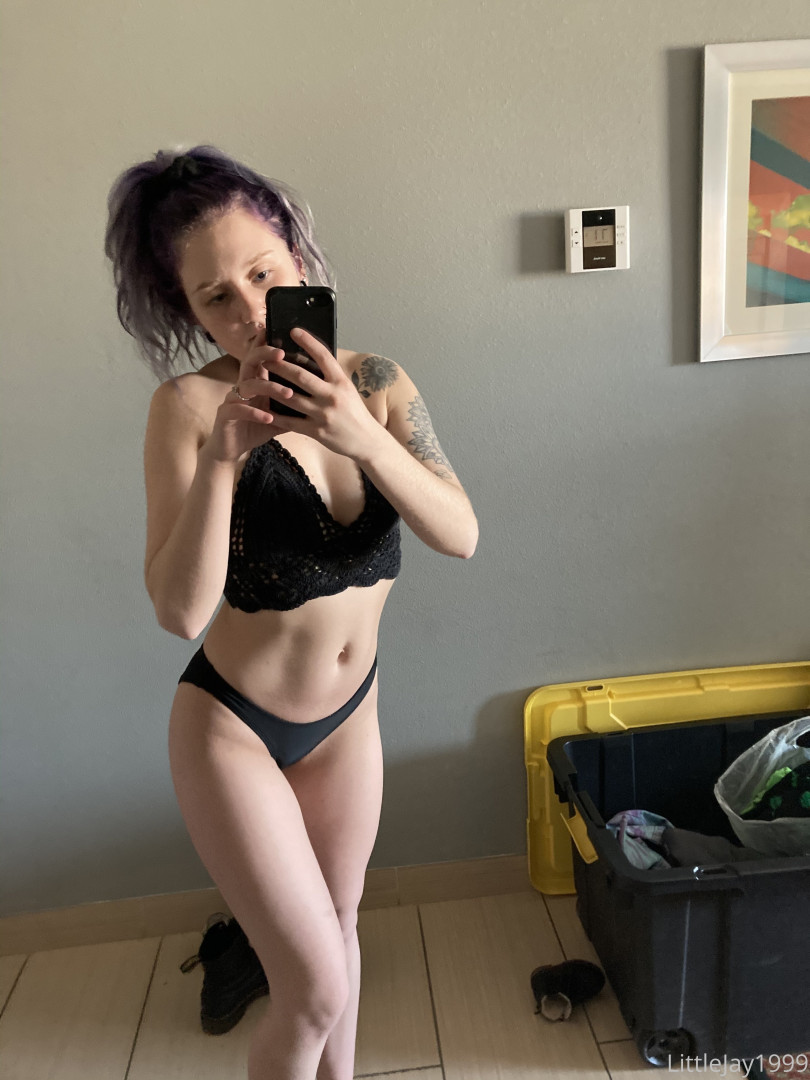 Photo by alyxxxgoth published on October 16,2023 12:09:18 - BestThots