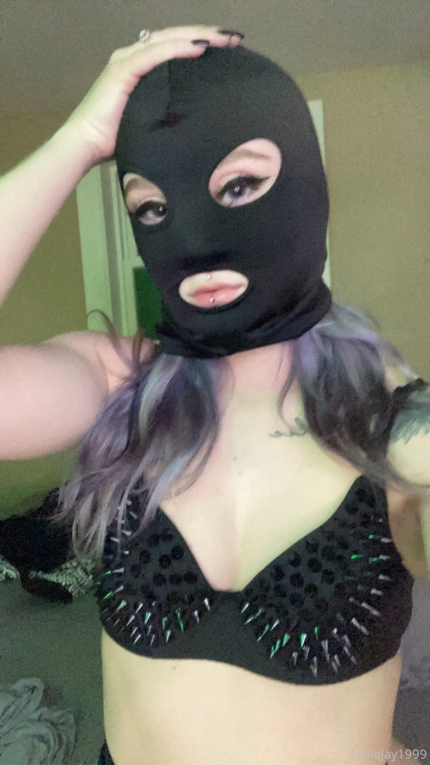 Photo by alyxxxgoth published on October 16,2023 12:34:49 - BestThots