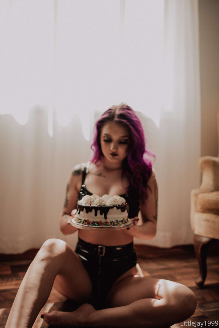 Photo by alyxxxgoth published on October 16,2023 12:41:36 - BestThots