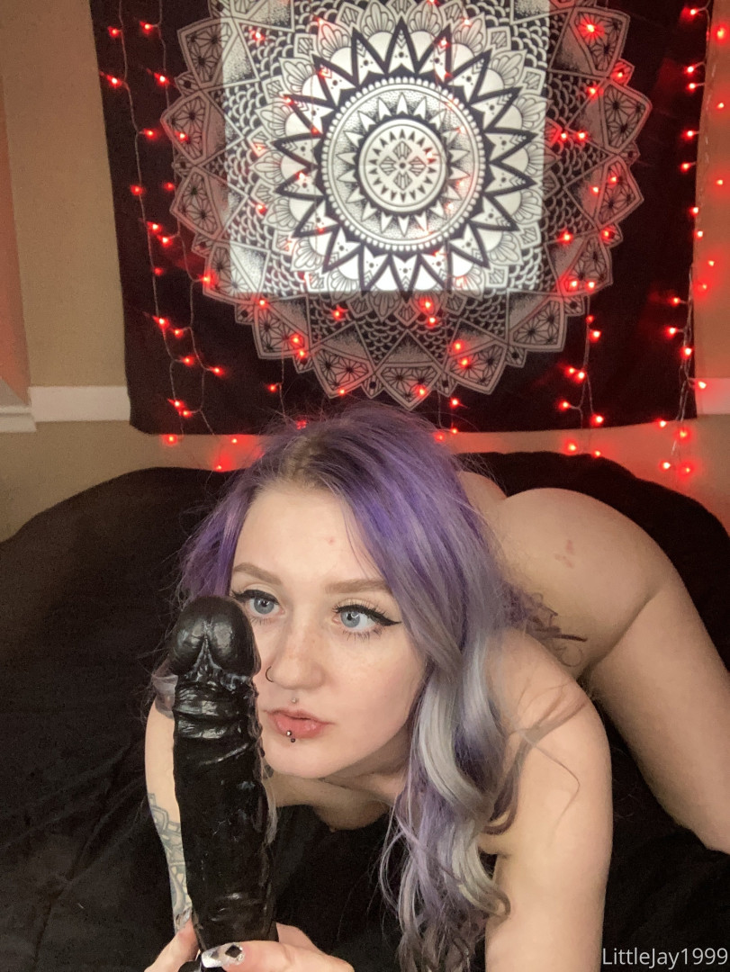 Photo by alyxxxgoth published on October 16,2023 12:46:59 - BestThots