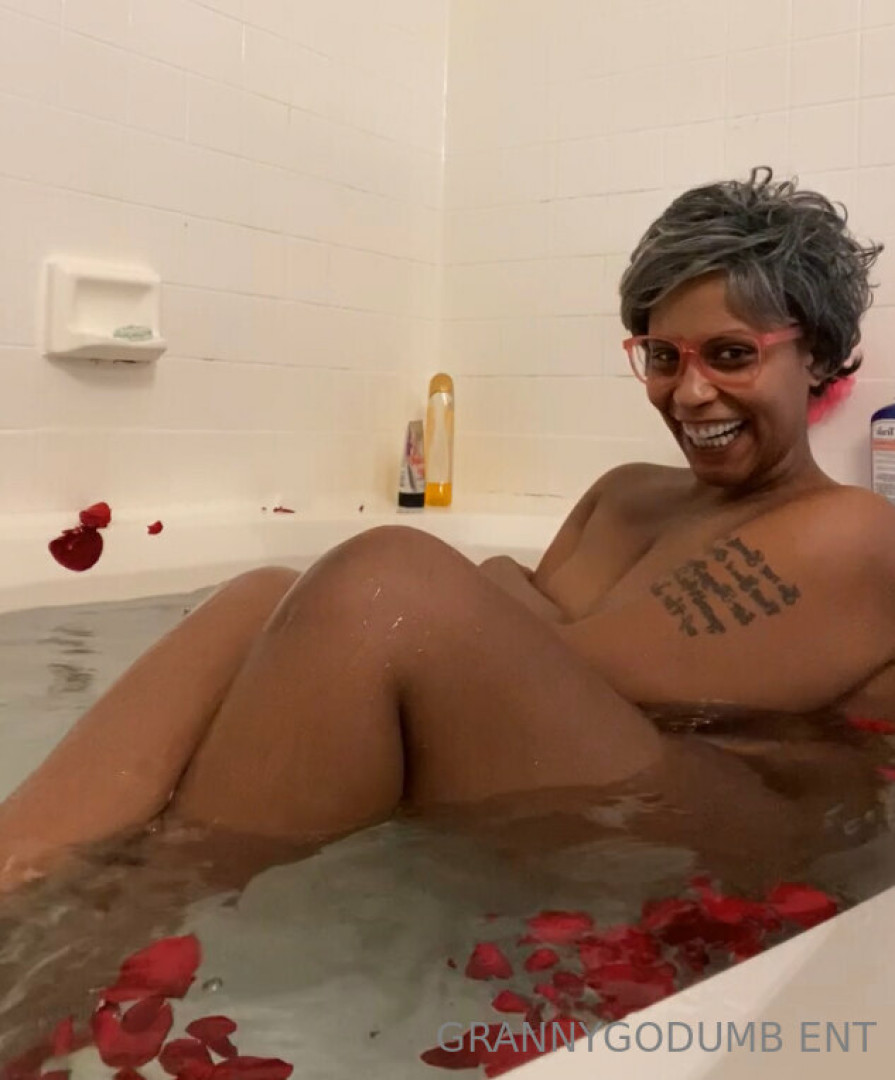 Photo by grannygodumb published on October 15,2023 00:23:34 - BestThots