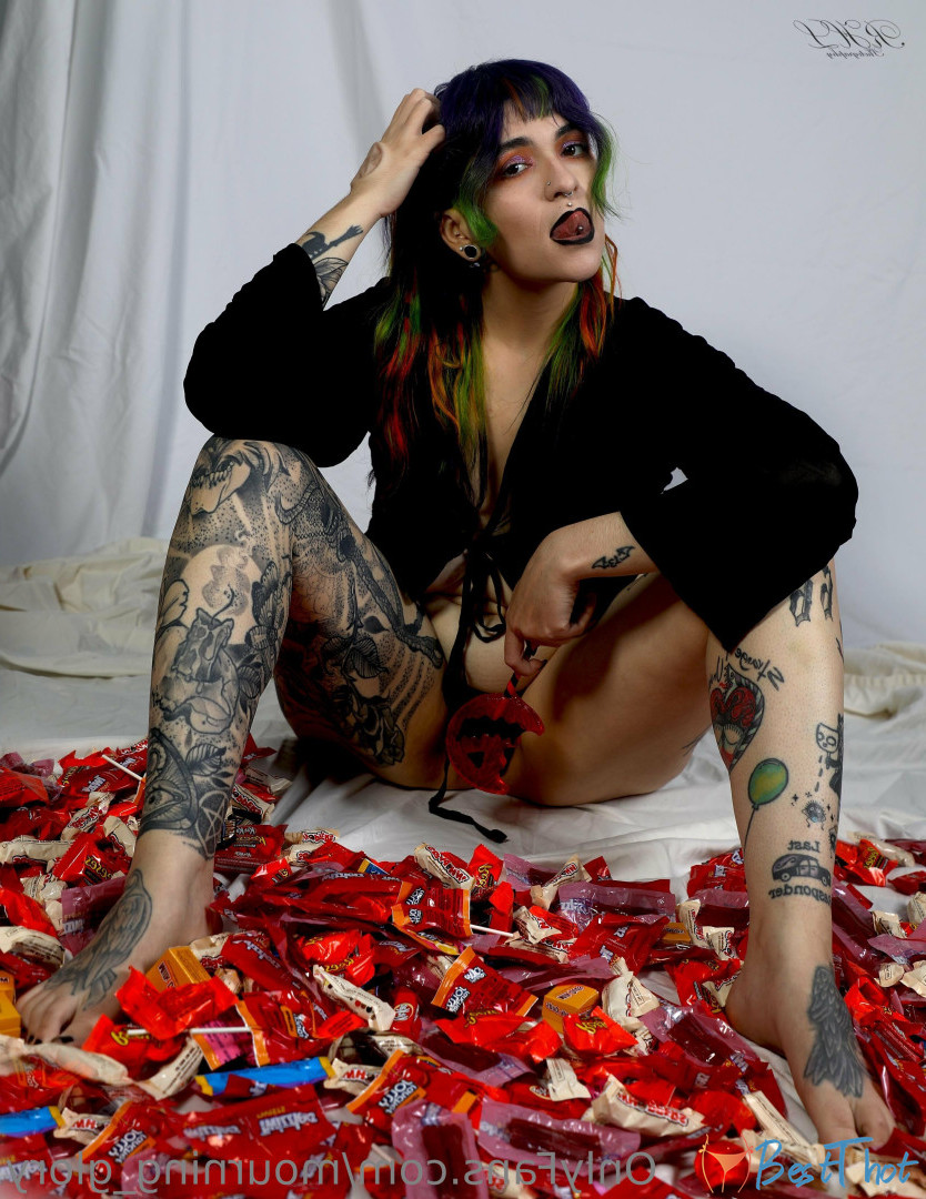 Photo by mourning_glory published on January 2,2025 20:19:17 - BestThots