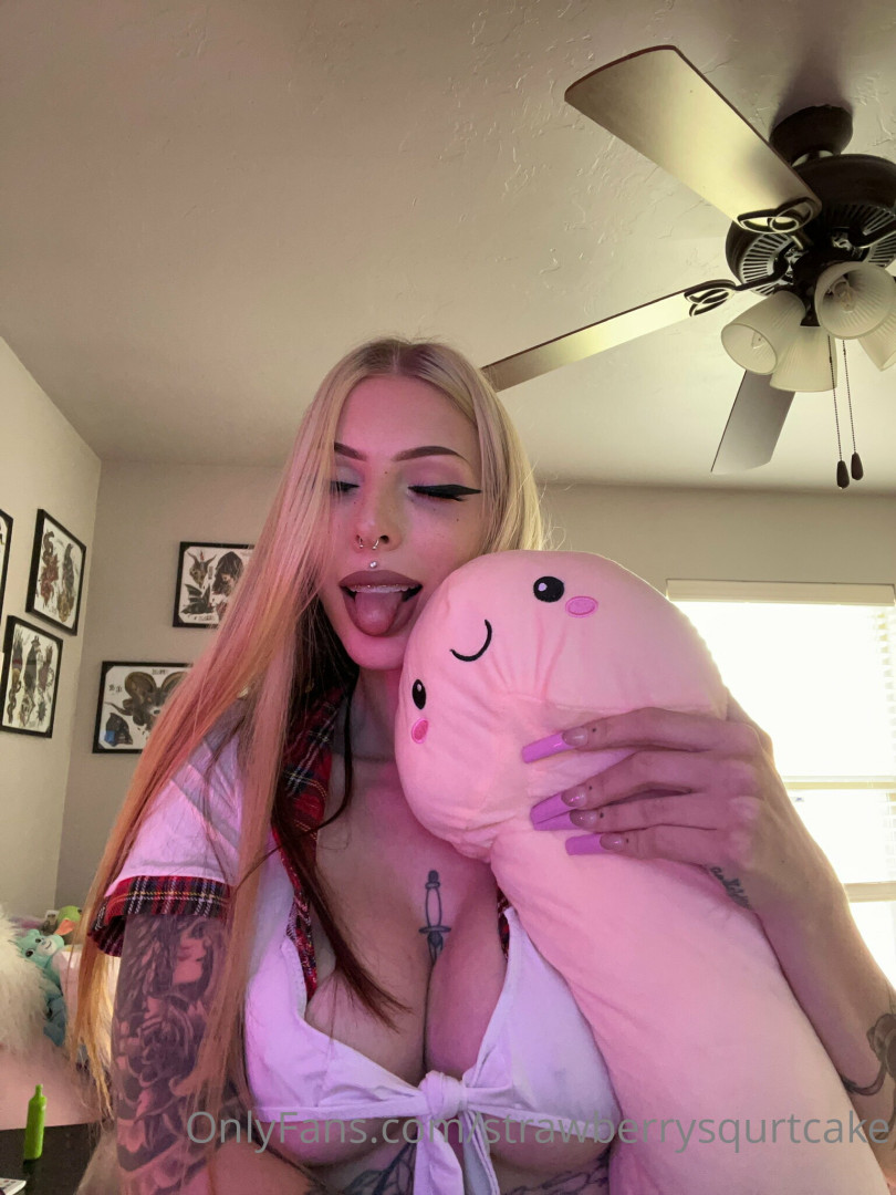 Photo by strawberrysqurtcake published on May 17,2023 14:14:42 - BestThots