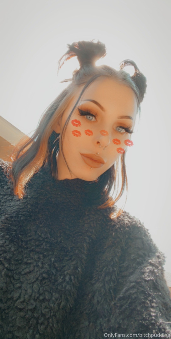 Photo by strawberrysqurtcake published on May 17,2023 14:22:32 - BestThots