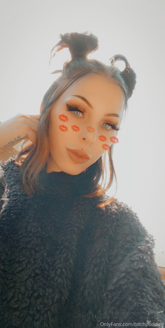 Photo by strawberrysqurtcake published on May 17,2023 14:25:14 - BestThots