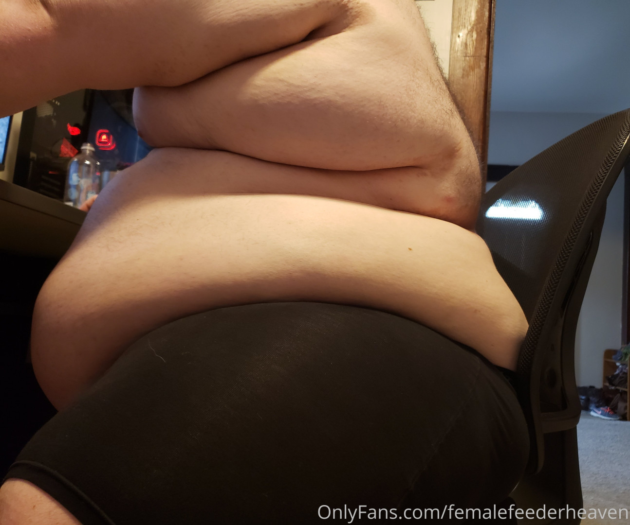 Photo by femalefeederheaven published on July 13,2023 09:07:07 - BestThots