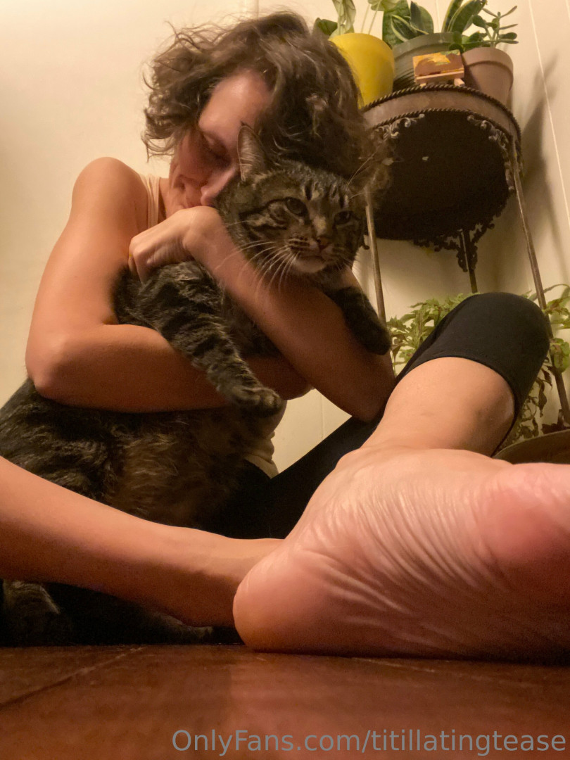 Photo by titillatingtease published on June 1,2023 02:33:11 - BestThots
