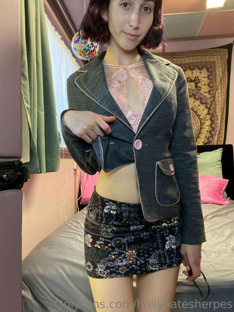 Photo by hollyhatesherpes published on October 11,2023 06:58:23 - BestThots