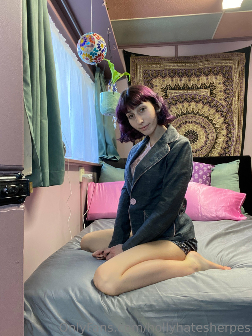 Photo by hollyhatesherpes published on October 11,2023 07:05:46 - BestThots
