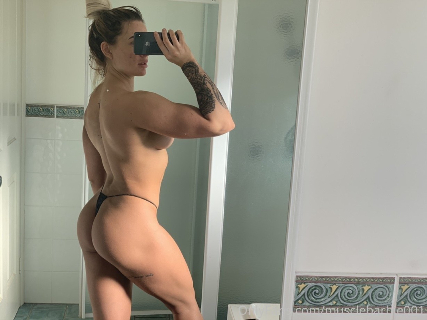 Photo by musclebarbie001 published on October 12,2023 20:51:08 - BestThots