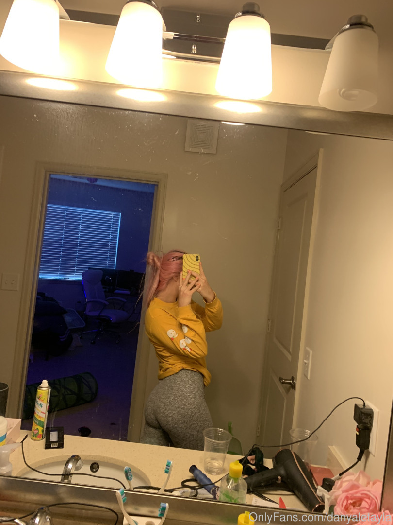 Photo by daniinsfw published on May 28,2023 11:07:46 - BestThots
