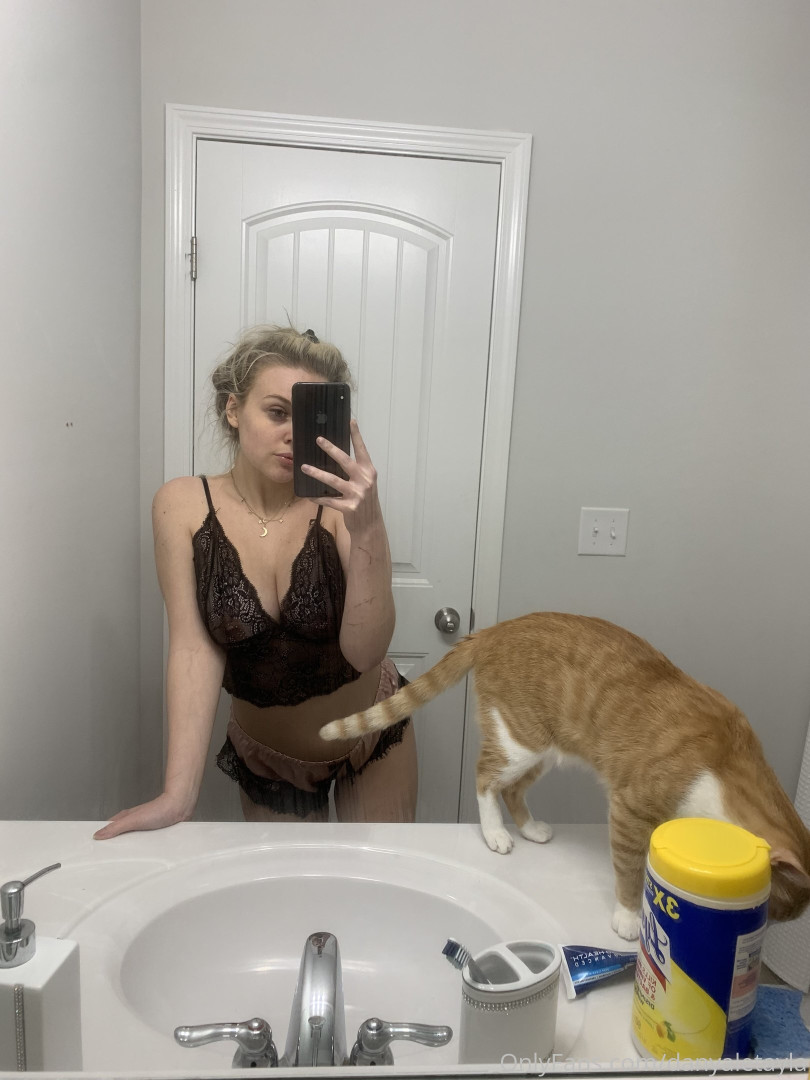 Photo by daniinsfw published on May 28,2023 11:08:40 - BestThots