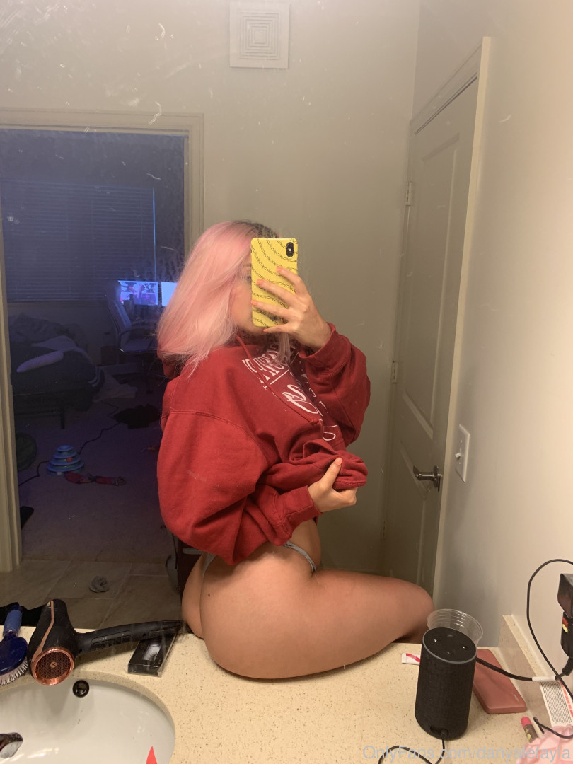 Photo by daniinsfw published on May 28,2023 11:09:42 - BestThots