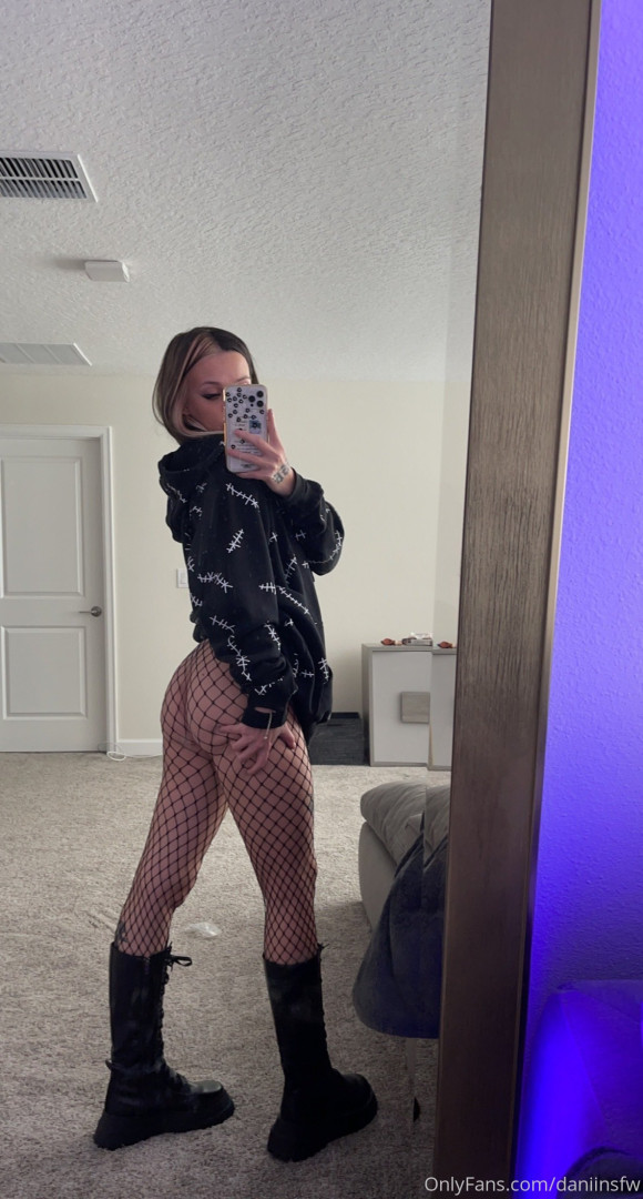 Photo by daniinsfw published on May 28,2023 11:15:07 - BestThots