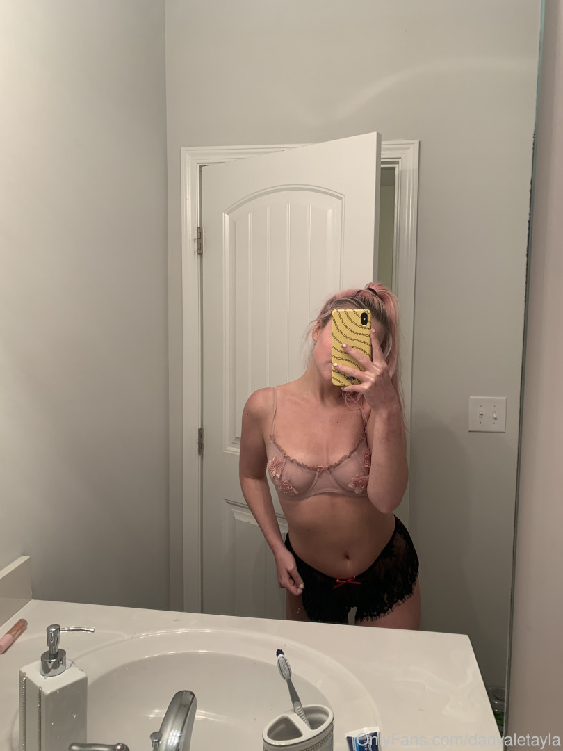 Photo by daniinsfw published on May 28,2023 11:18:02 - BestThots