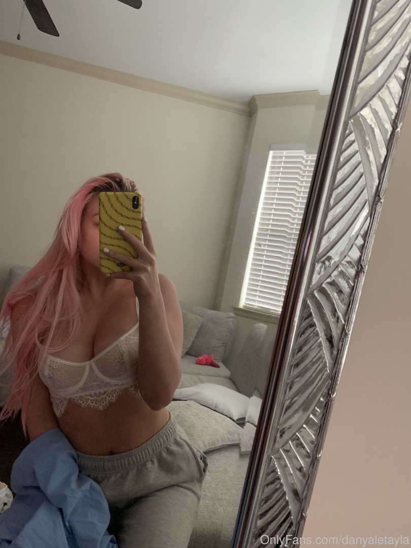 Photo by daniinsfw published on May 28,2023 11:18:16 - BestThots