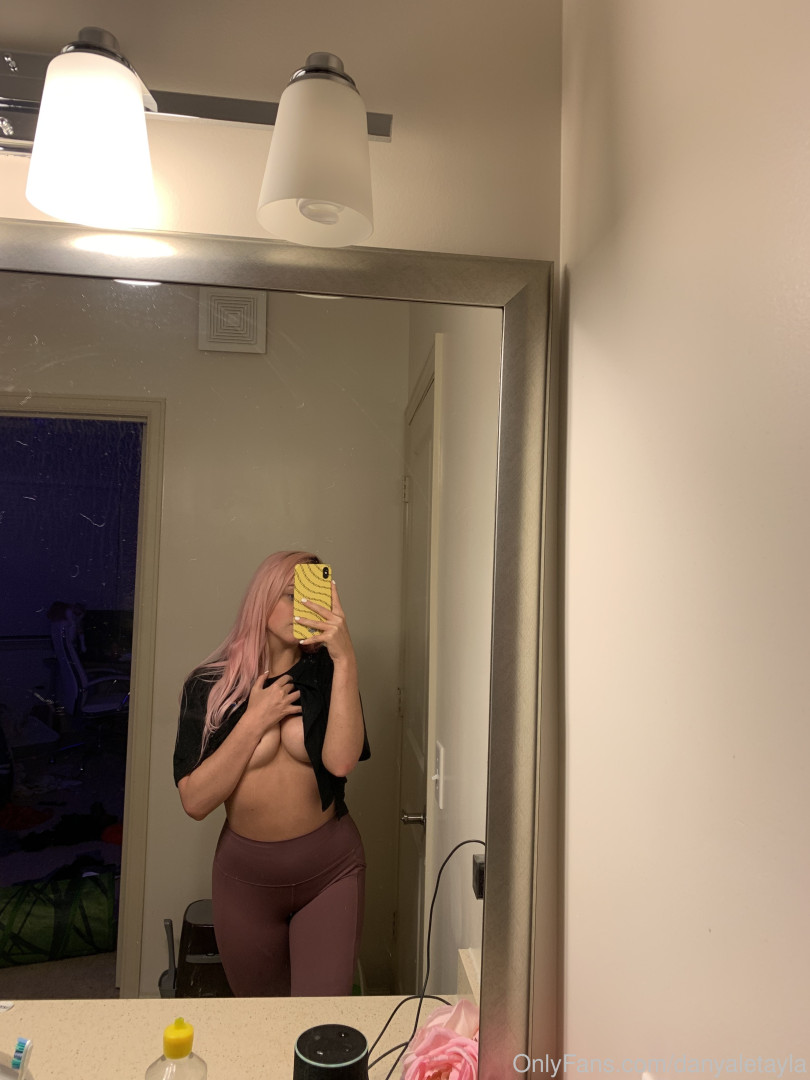 Photo by daniinsfw published on May 28,2023 11:21:16 - BestThots