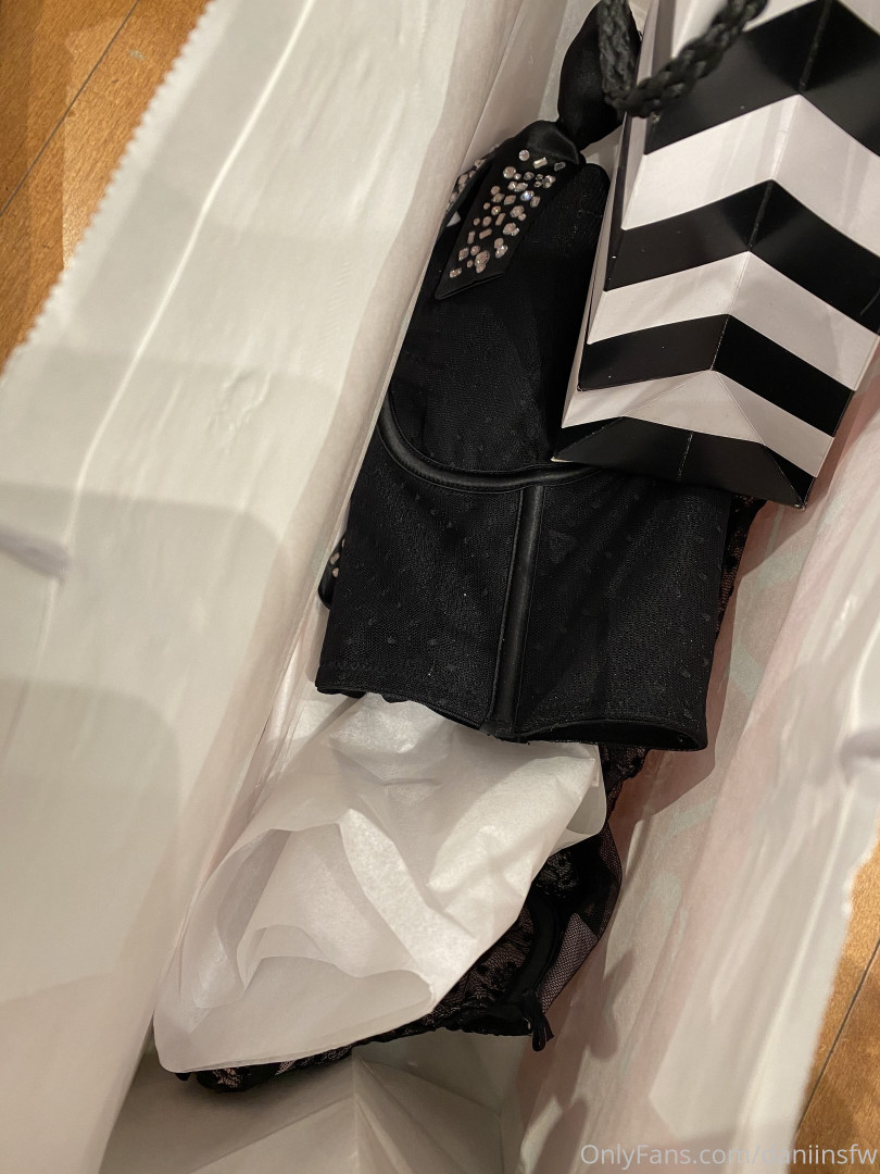 Photo by daniinsfw published on May 28,2023 11:28:14 - BestThots