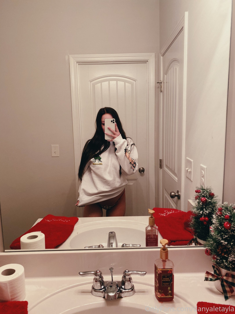 Photo by daniinsfw published on May 28,2023 11:28:42 - BestThots