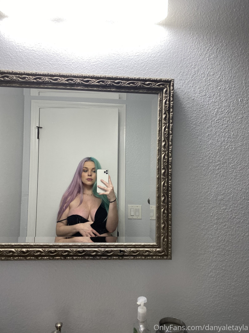 Photo by daniinsfw published on May 28,2023 11:29:41 - BestThots