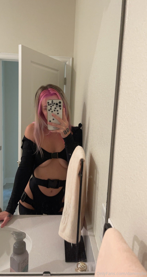 Photo by daniinsfw published on May 28,2023 11:30:23 - BestThots