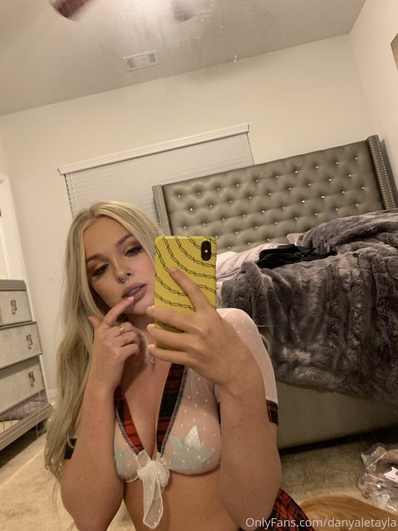 Photo by daniinsfw published on May 28,2023 11:32:07 - BestThots