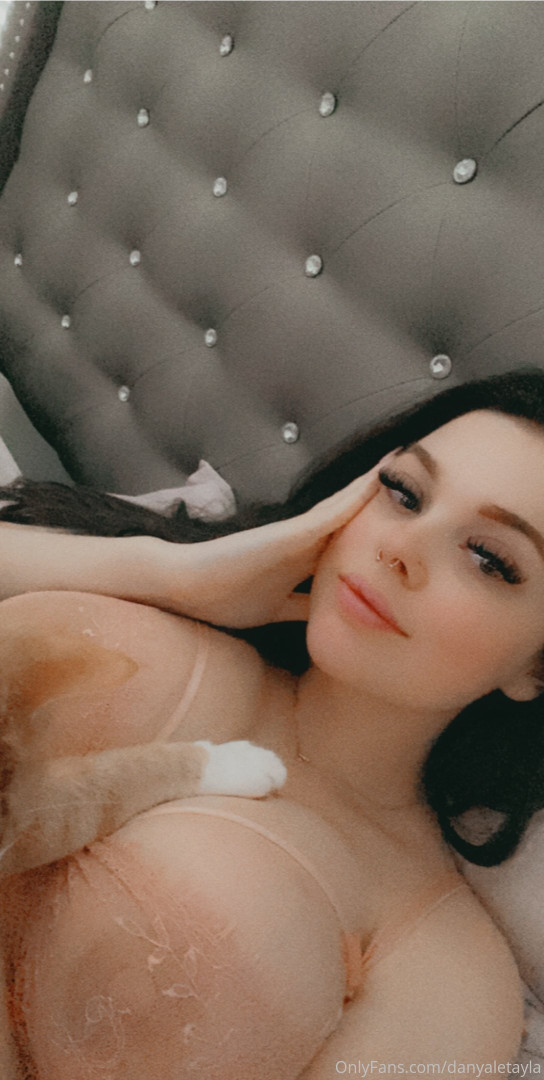 Photo by daniinsfw published on May 28,2023 11:32:54 - BestThots