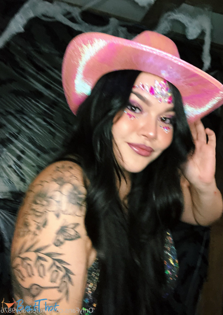 Photo by violetbaby9876 published on December 16,2024 19:08:07 - BestThots