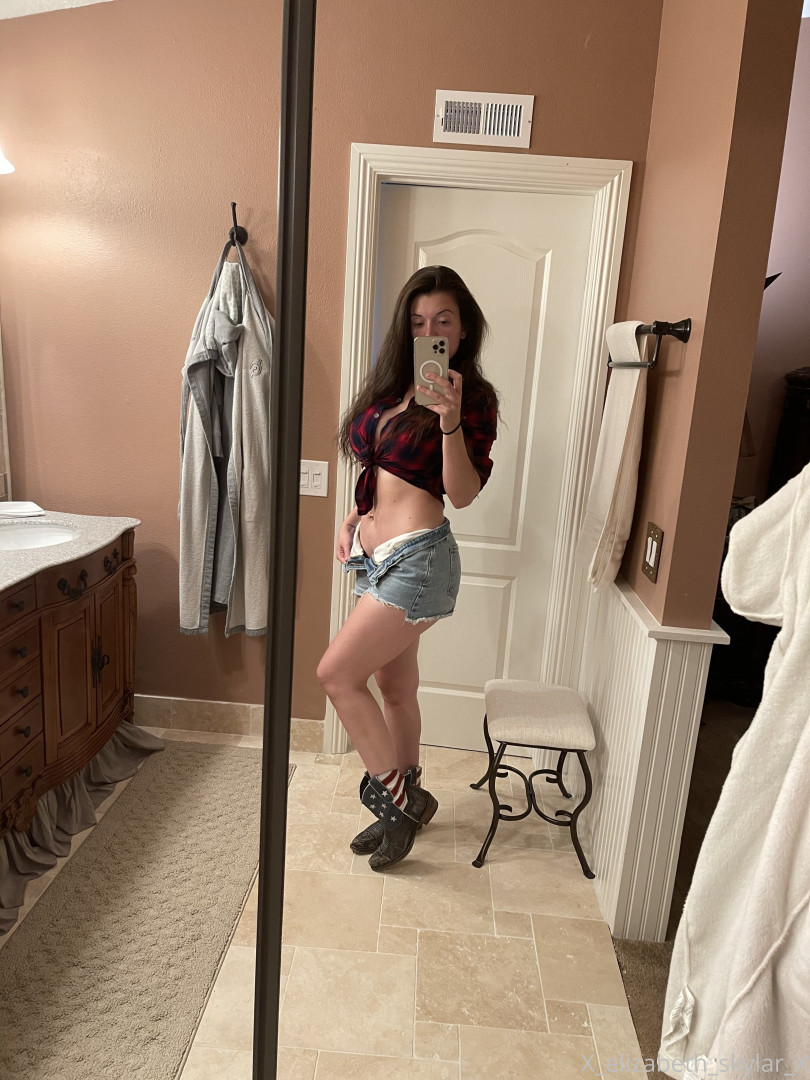 Photo by xelizabethskylarx published on May 16,2023 13:18:12 - BestThots