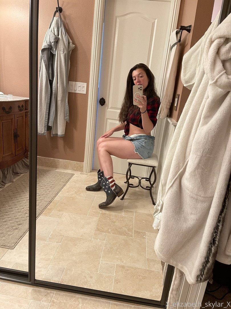 Photo by xelizabethskylarx published on May 16,2023 13:19:31 - BestThots