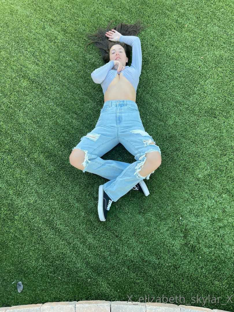 Photo by xelizabethskylarx published on May 16,2023 13:21:38 - BestThots