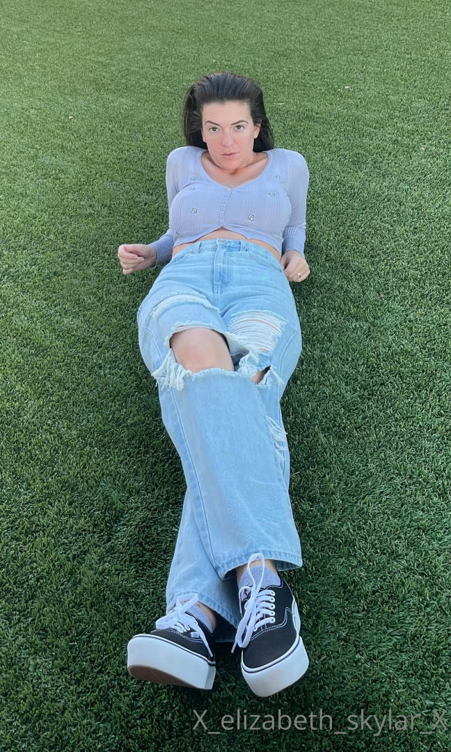 Photo by xelizabethskylarx published on May 16,2023 13:21:49 - BestThots