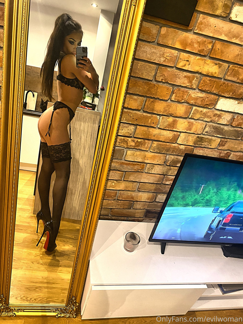 Photo by evilwoman published on June 19,2023 18:33:07 - BestThots