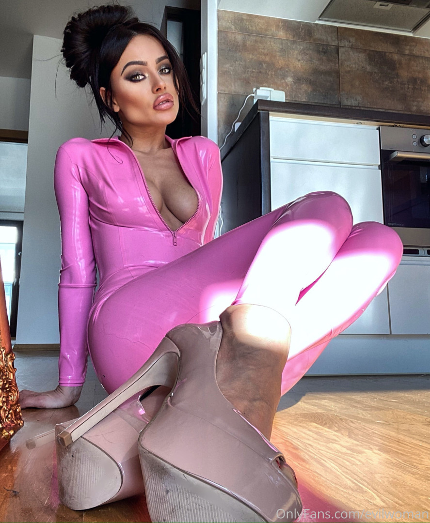 Photo by evilwoman published on June 19,2023 18:33:27 - BestThots