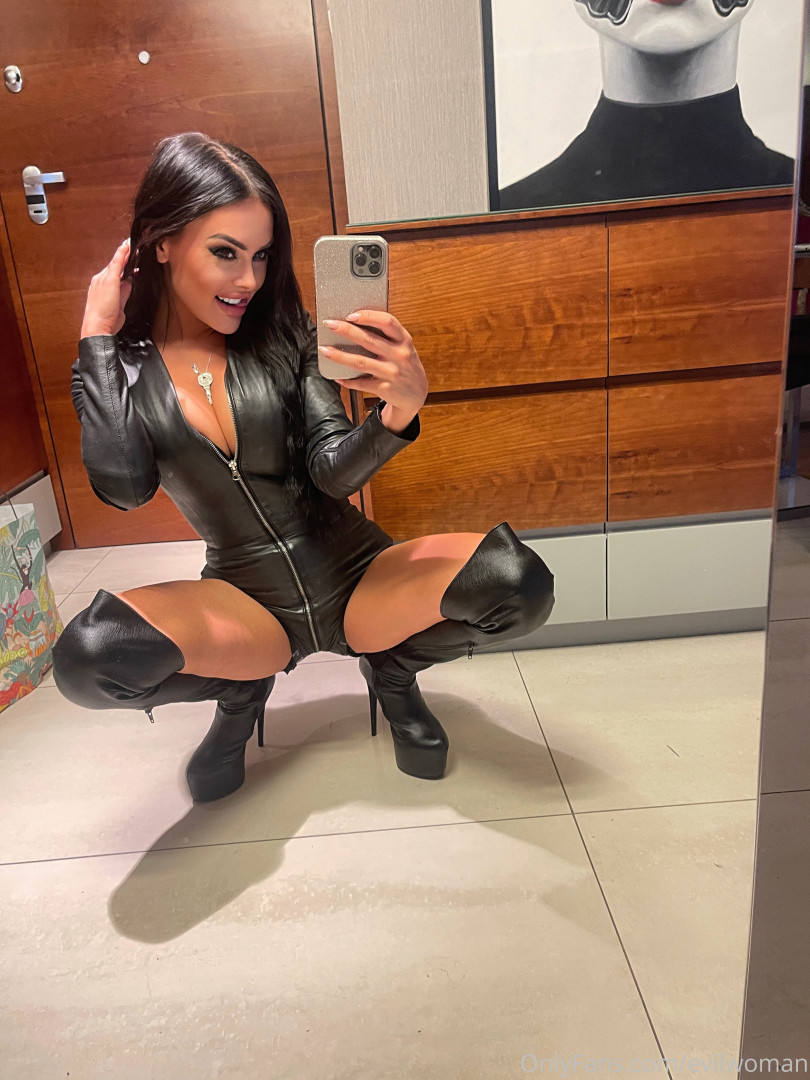 Photo by evilwoman published on June 19,2023 19:55:44 - BestThots