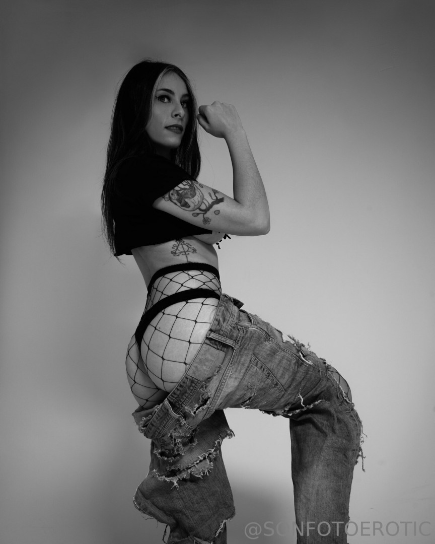 Photo by sonfotoerotic published on July 3,2023 13:31:32 - BestThots