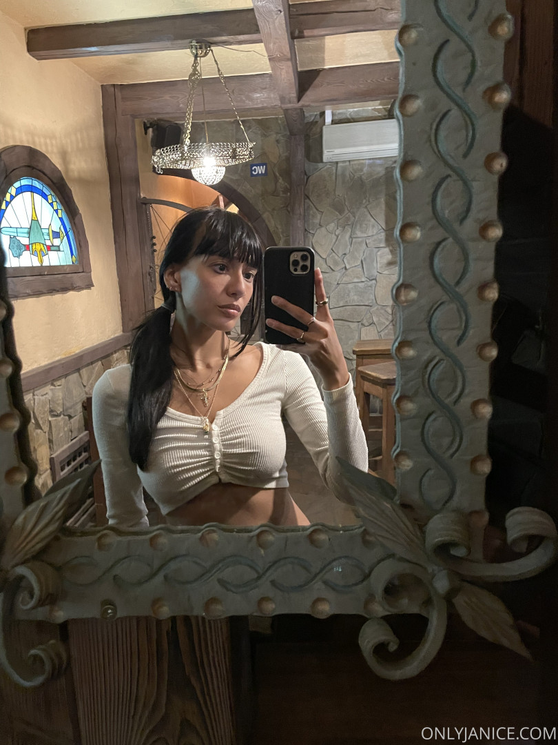 Photo by rejaniced published on August 16,2023 20:20:20 - BestThots